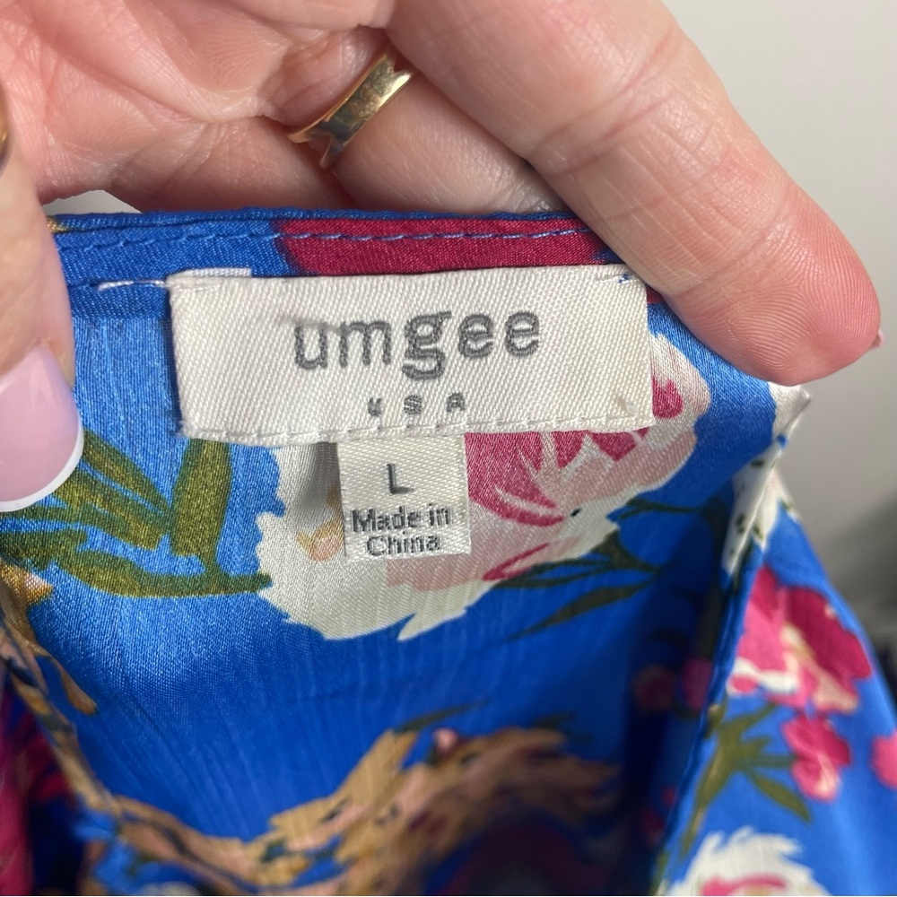 Umgee Bohemian V-neck twisted front floral blouse - Picture 2 of 5